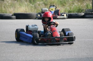 Clémentine fait du kart