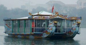 bateau sur la rivière des parfums Hué